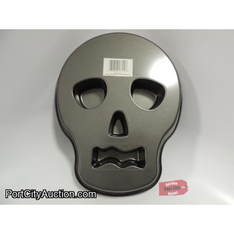 Wilton Non-Stick SKULL Fluted Cake Pan - New